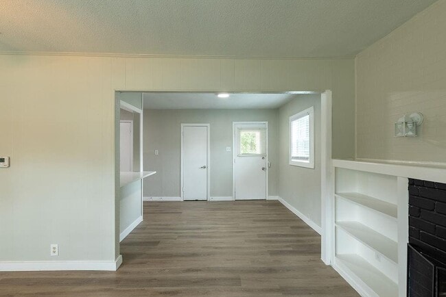 Building Photo - 6633 Racine Dr