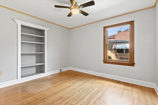 Building Photo - 7236 N Olcott Ave