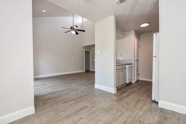 Building Photo - 13151 Walden Rd