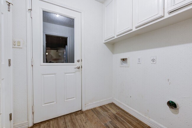 Building Photo - 10822 Kirktown Dr