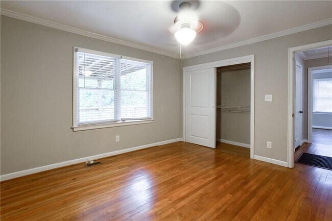 Building Photo - 1640 Belle Isle Cir NE