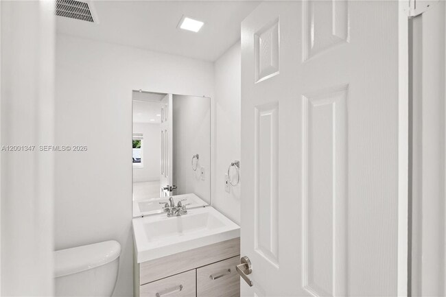 Building Photo - 6605 SW 61st St