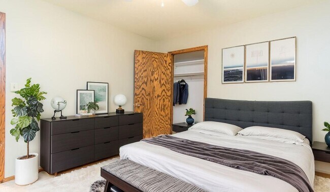 Building Photo - LARGE AND SPACIOUS, YET COZY AND QUAINT RANCH STYLE 4 BD, 3 BA HOUSE WITH DOUBLE ATTACHED GARAGE,...