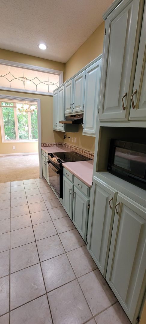 Building Photo - 2 Bed/ 2.5 Bath Townhouse