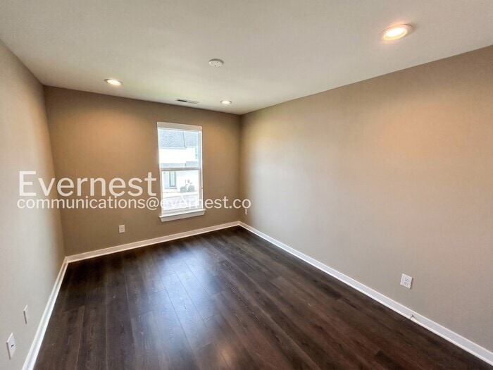 Building Photo - 207 Jeffries Wy