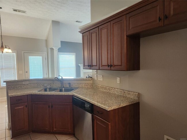 Building Photo - 714 Briarcliff Pl