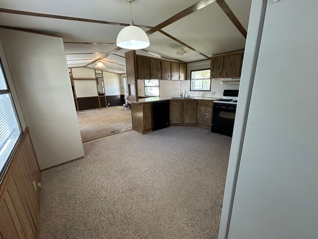 Building Photo - 3 Bed 2 Bath Mobile Home W/ Many Amenities...