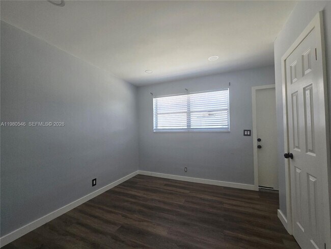 Building Photo - 4095 N Andrews Ave