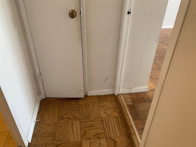 Building Photo - 10 Huron Ave