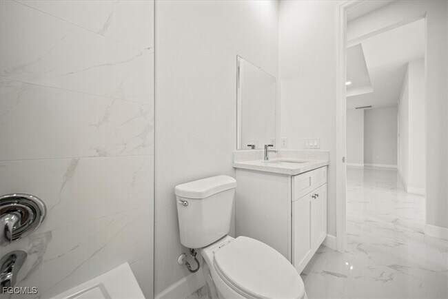 Building Photo - 9 NW 14th Pl