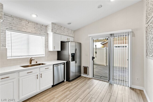 Building Photo - 5370 Cholla Cactus Ave