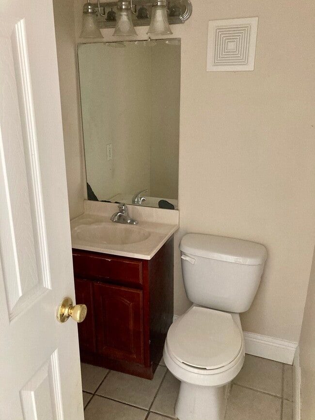 Building Photo - Beautiful 2/1.5 townhouse in Long Beach, MS