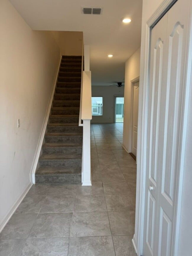 Building Photo - Home For Rent
