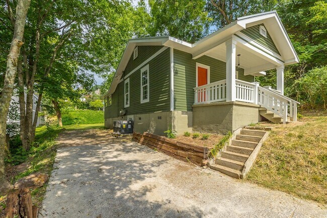 Building Photo - 671 Tremont Pl