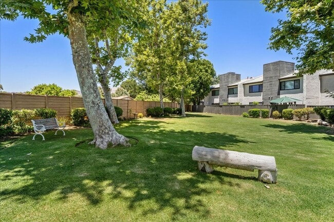 Building Photo - Updated Porter Ranch Townhome with Scenic ...