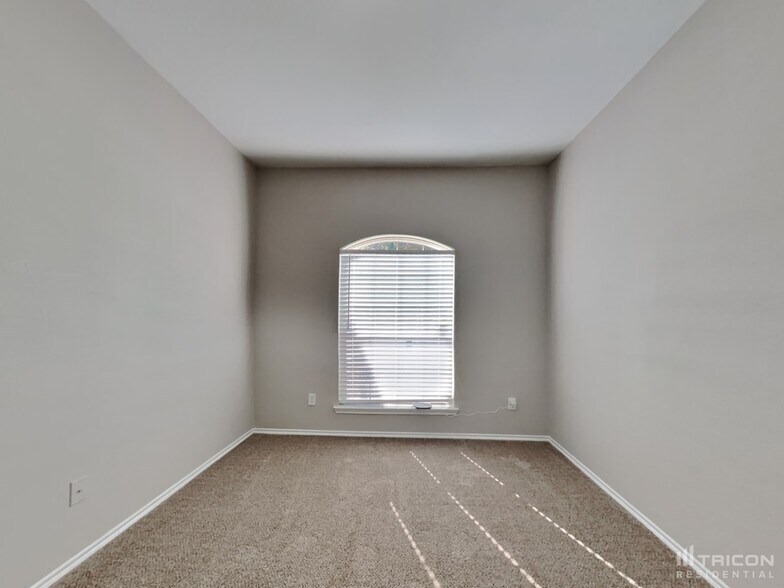 Building Photo - 952 Oak Lynn Dr