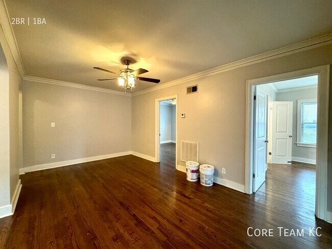 Building Photo - 710 W 48th St