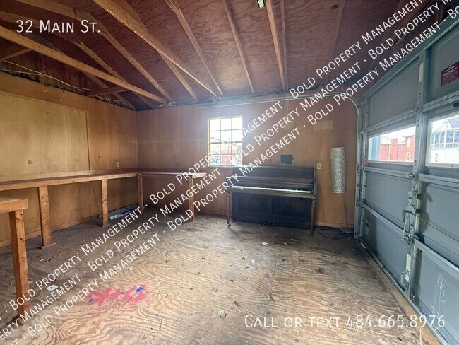 Building Photo - 32 E Main St