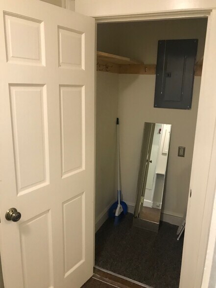 Building Photo - 33 Ward St