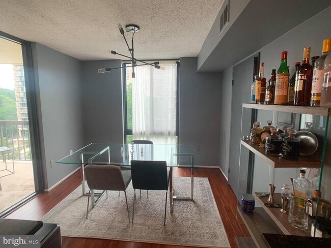 Building Photo - 4500 S Four Mile Run Dr