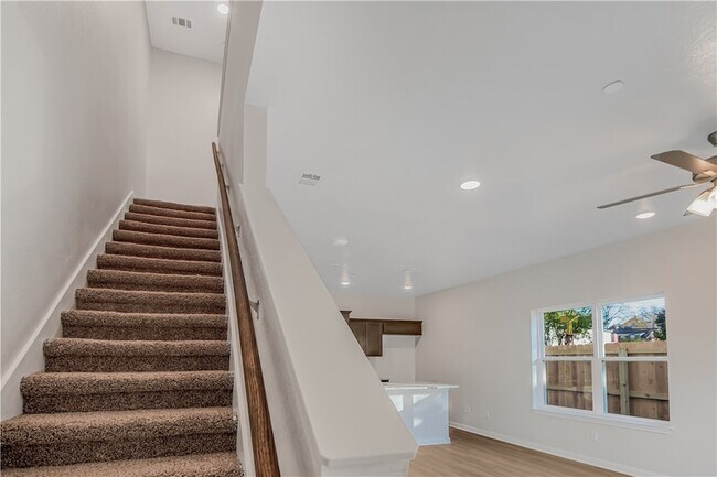 Building Photo - 601 W 24th St