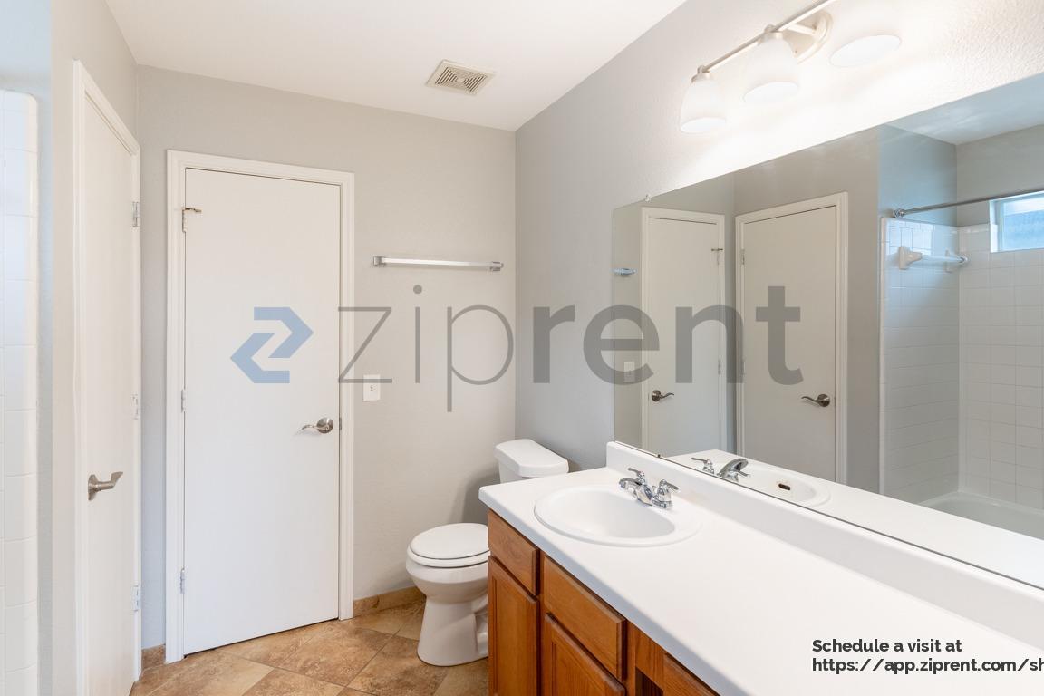 Building Photo - 817 Sheraton Ave