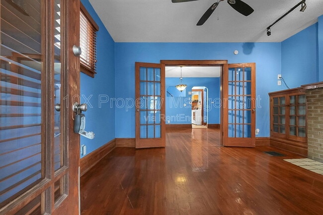 Building Photo - 275 N Warren Ave