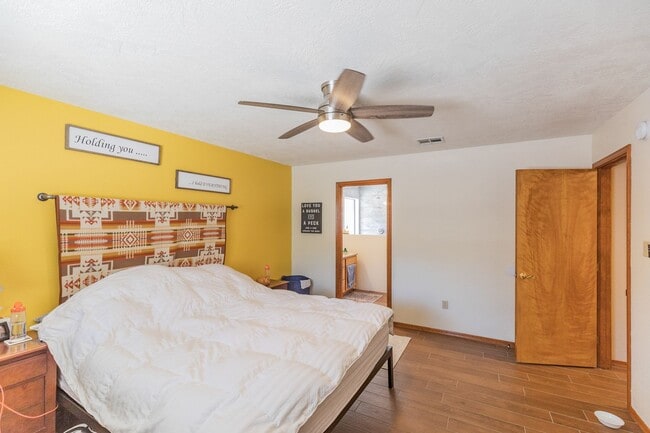 Building Photo - Beautiful 4 Bedroom 2 Bath Home!