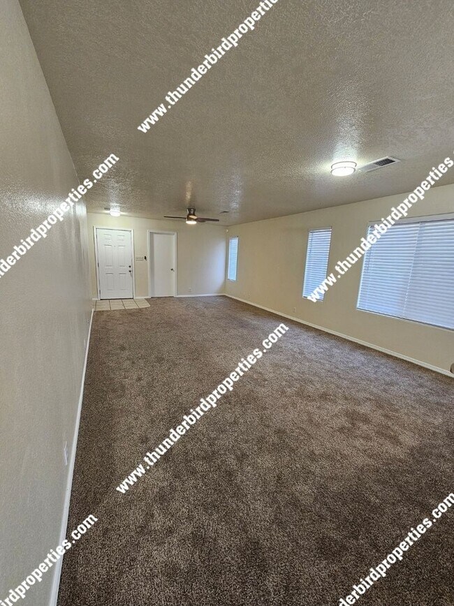 Building Photo - Move in special $500 OFF FIRST MONTHS RENT...