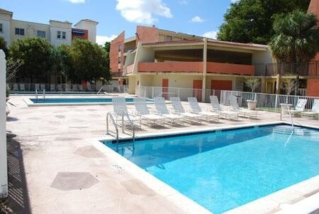 Building Photo - PARADISE ISLES APARTMENTS