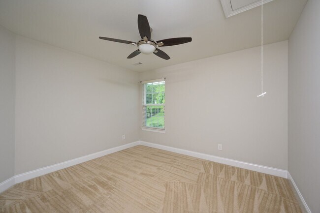 Building Photo - **RARE, EXECUTIVE HOME ON OVER HALF AN ACR...