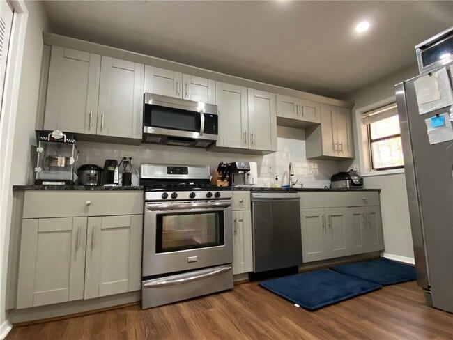 Building Photo - 704 Dunbar Dr