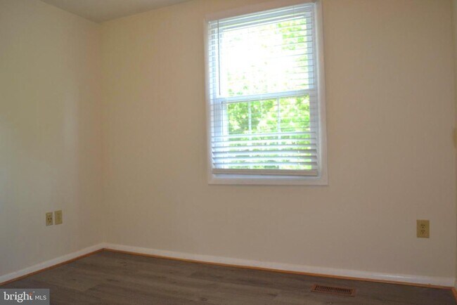 Building Photo - 16570 Sioux Ln