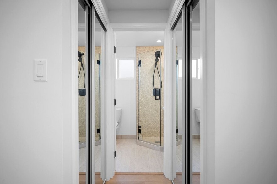 Building Photo - 10657 Knapp St