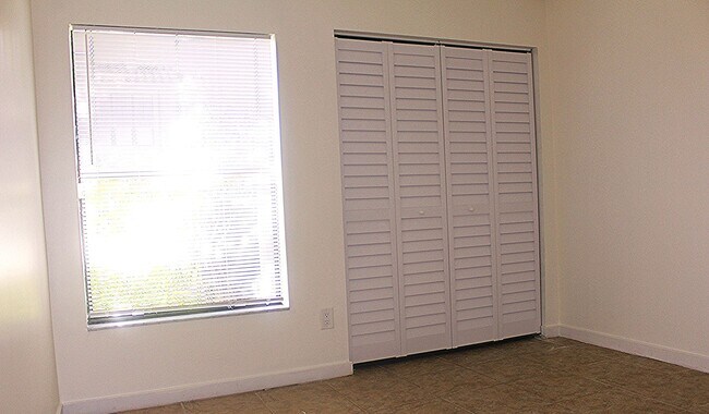 Building Photo - Lovely Condo for rent  ( New Lower Price)