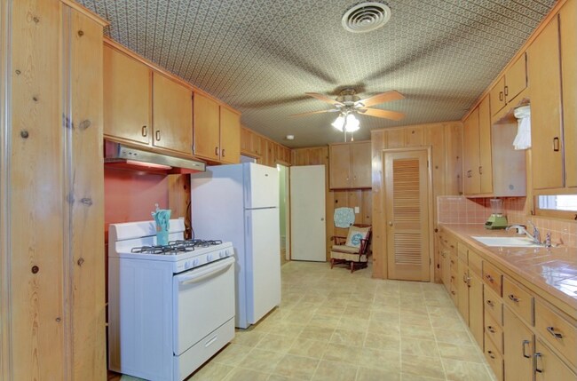 Building Photo - 2408 N 49th St