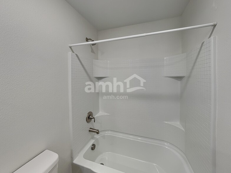 Building Photo - 6138 W Haleh Ave