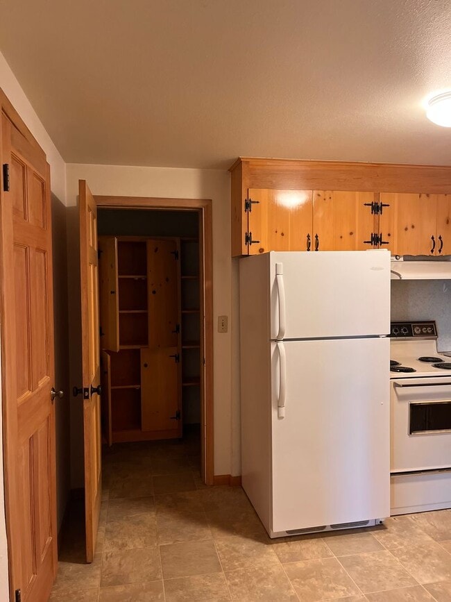 Building Photo - Spacious North Tacoma waterfront Unit with...
