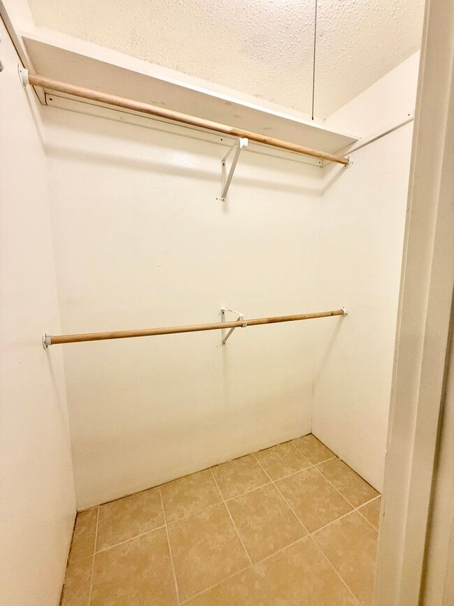 Building Photo - 284 CR 202 E