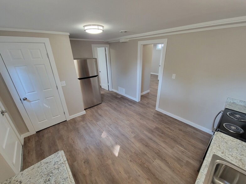 Building Photo - 826 Avenue D
