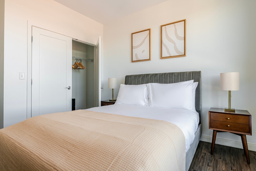 Building Photo - 245 Walnut St