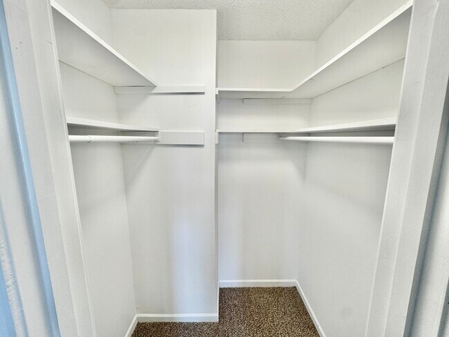 Building Photo - 5426 Gatehoyse Drive