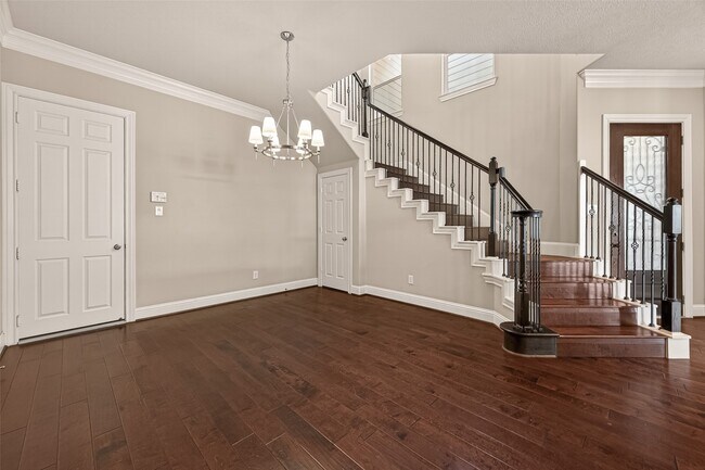 Building Photo - 5708 Petty St