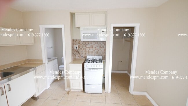 Building Photo - 1735 E 10th St