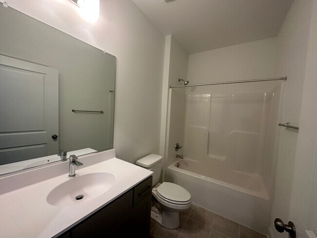 Building Photo - 409 Randolph Vw Dr