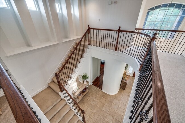 Building Photo - 3523 Lincoln Dr