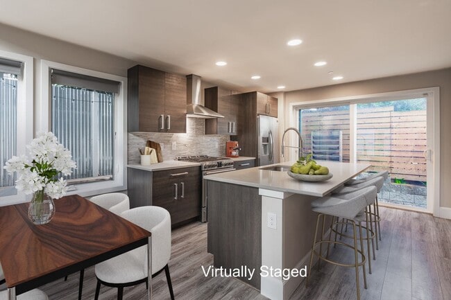 Building Photo - Welcome Home Modern Townhome in the heart of Freemont