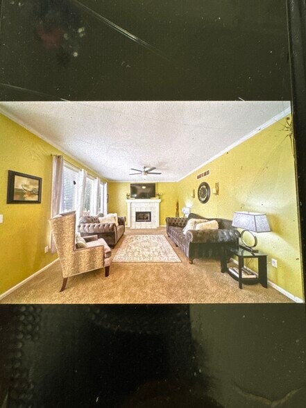 Building Photo - 13920 W 143rd Ct