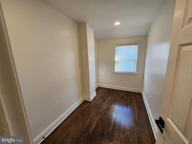 Building Photo - 1964 Guy Way