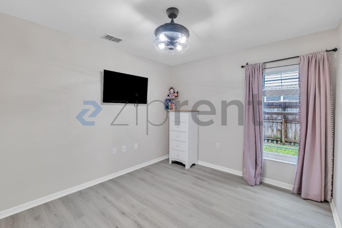 Building Photo - Unit